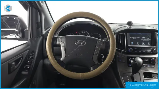 HYUNDAI STAREX VAN 5-SEATER