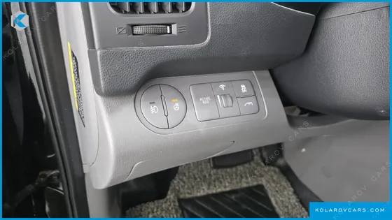 HYUNDAI STAREX VAN 5-SEATER
