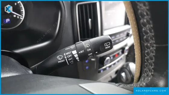 HYUNDAI STAREX VAN 5-SEATER
