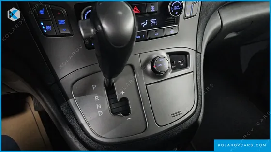 HYUNDAI STAREX 4WD URBAN 9-SEATER