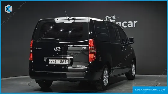 HYUNDAI STAREX VAN 5-SEATER
