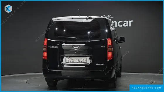 HYUNDAI STAREX VAN 5-SEATER