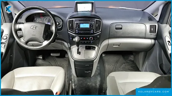 HYUNDAI STAREX VAN 5-SEATER