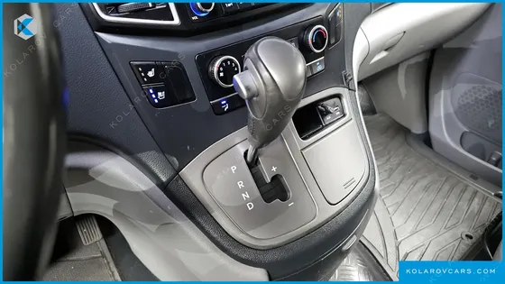 HYUNDAI STAREX VAN 5-SEATER