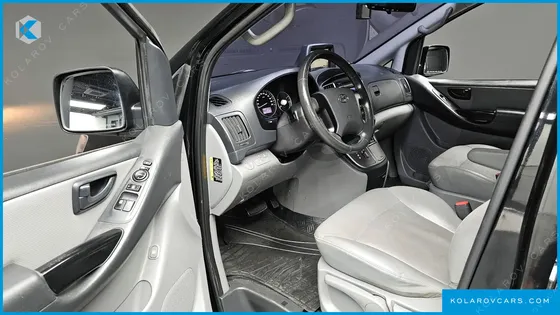 HYUNDAI STAREX VAN 5-SEATER