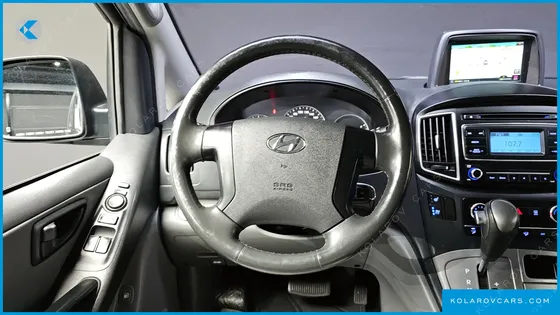 HYUNDAI STAREX VAN 5-SEATER