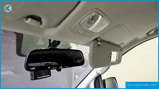 HYUNDAI STAREX VAN 5-SEATER