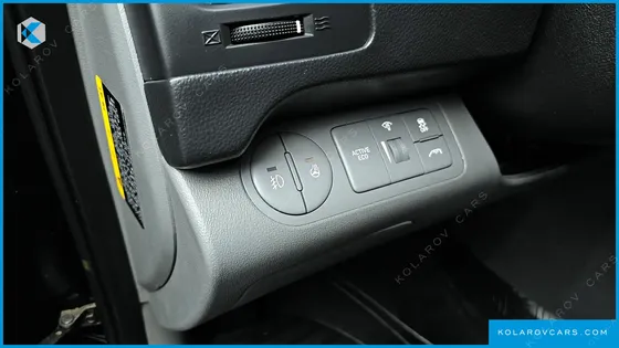 HYUNDAI STAREX VAN 5-SEATER