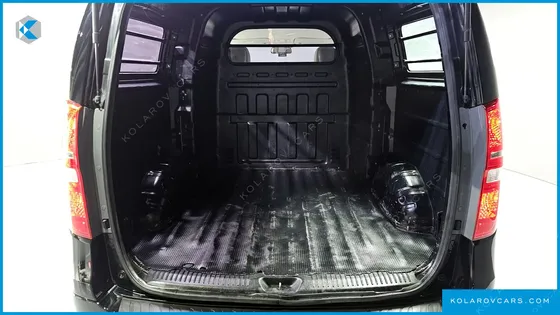 HYUNDAI STAREX VAN 5-SEATER