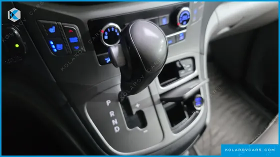 HYUNDAI STAREX WAGON 12-SEATER