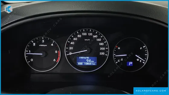 HYUNDAI STAREX VAN 3-SEATER
