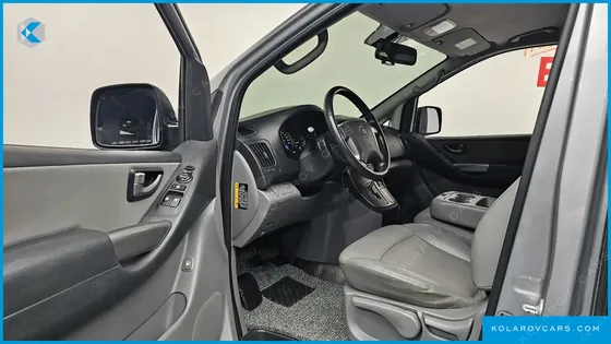 HYUNDAI STAREX VAN 3-SEATER