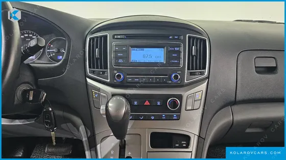 HYUNDAI STAREX VAN 3-SEATER