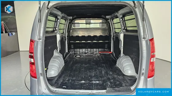 HYUNDAI STAREX VAN 3-SEATER
