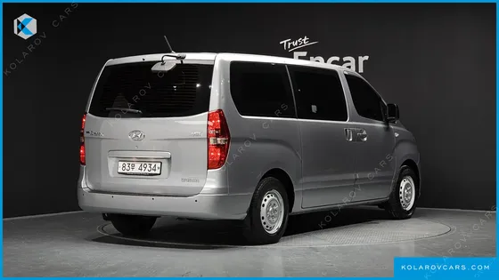 HYUNDAI STAREX VAN 5-SEATER