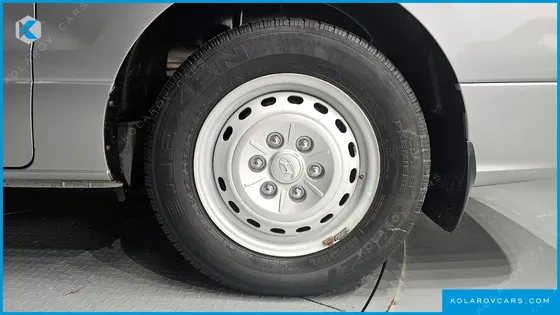 HYUNDAI STAREX VAN 5-SEATER