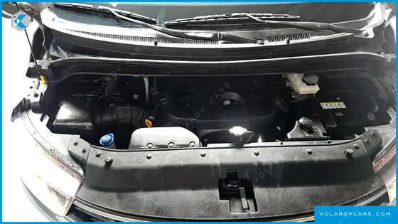 HYUNDAI STAREX VAN 5-SEATER