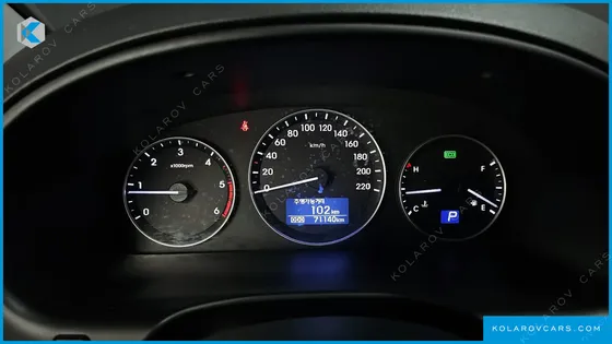 HYUNDAI STAREX VAN 5-SEATER
