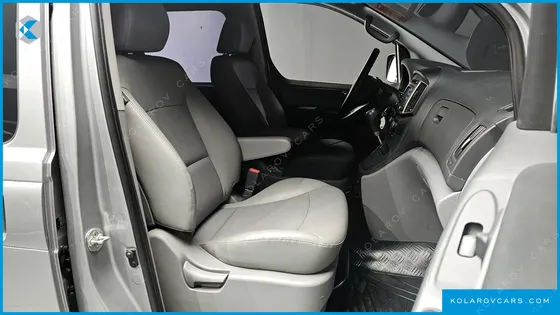 HYUNDAI STAREX VAN 5-SEATER