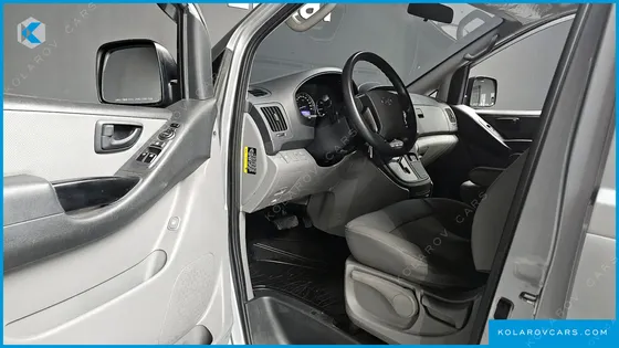 HYUNDAI STAREX VAN 5-SEATER