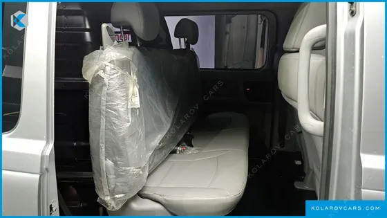 HYUNDAI STAREX VAN 5-SEATER