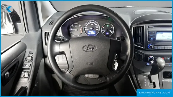 HYUNDAI STAREX VAN 5-SEATER
