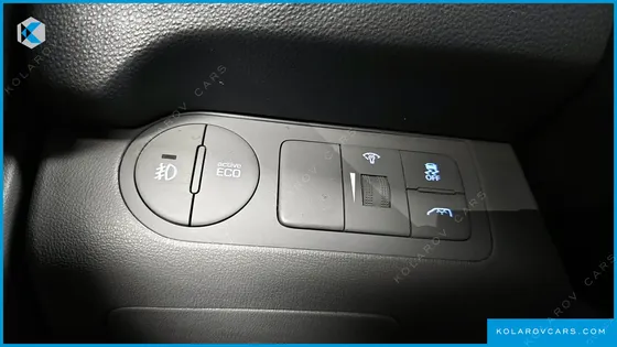 HYUNDAI STAREX VAN 5-SEATER