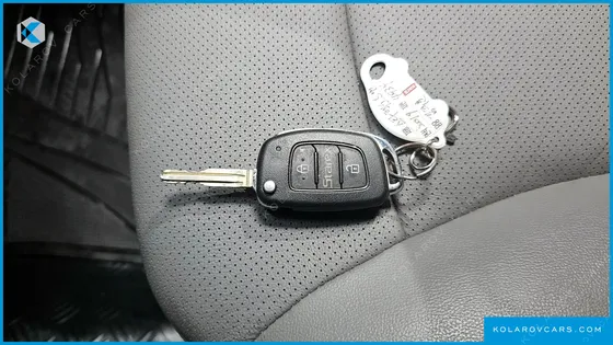 HYUNDAI STAREX VAN 5-SEATER