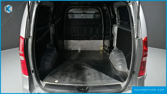 HYUNDAI STAREX VAN 5-SEATER