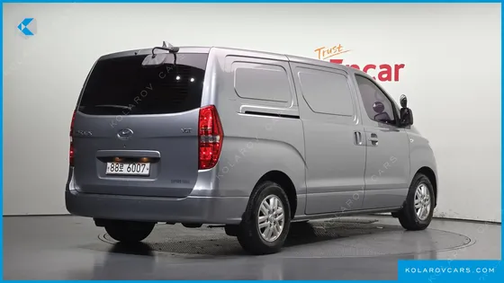 HYUNDAI STAREX VAN 3-SEATER