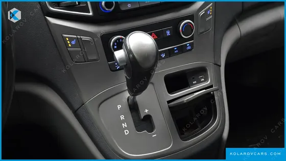 HYUNDAI STAREX VAN 3-SEATER