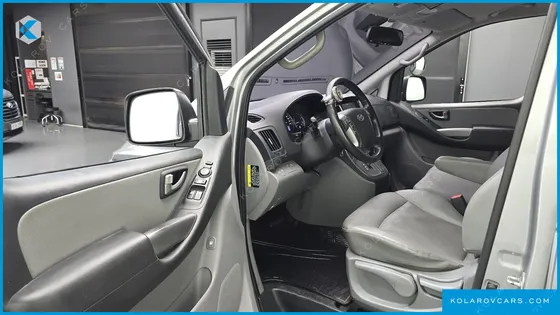 HYUNDAI STAREX VAN 3-SEATER