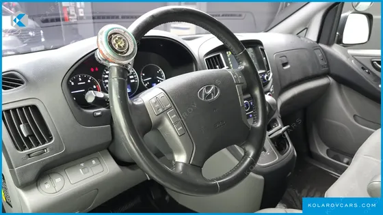 HYUNDAI STAREX VAN 3-SEATER