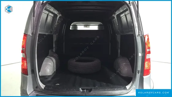 HYUNDAI STAREX VAN 3-SEATER