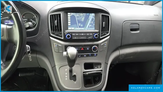 HYUNDAI STAREX VAN 3-SEATER