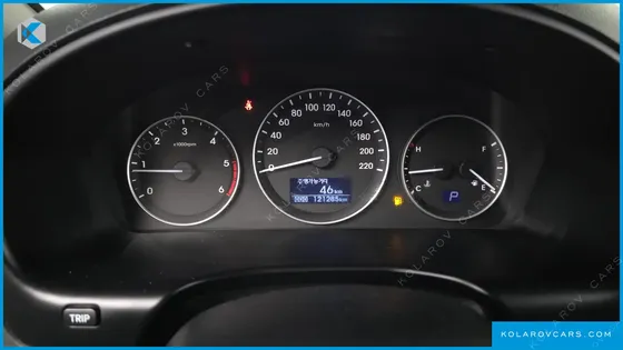 HYUNDAI STAREX VAN 5-SEATER