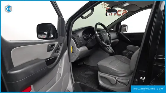 HYUNDAI STAREX VAN 5-SEATER