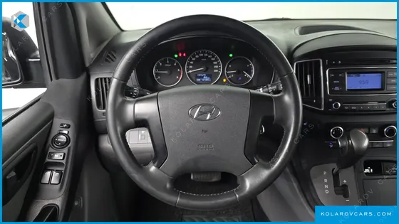 HYUNDAI STAREX VAN 5-SEATER
