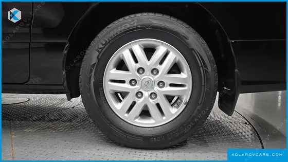 HYUNDAI STAREX VAN 5-SEATER
