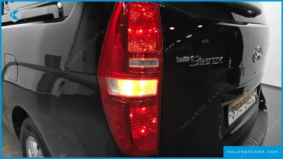 HYUNDAI STAREX VAN 5-SEATER