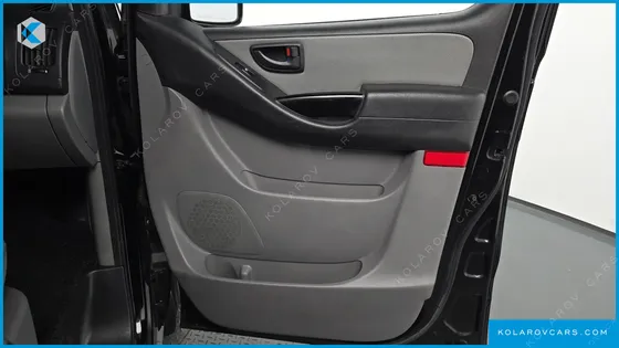 HYUNDAI STAREX VAN 5-SEATER