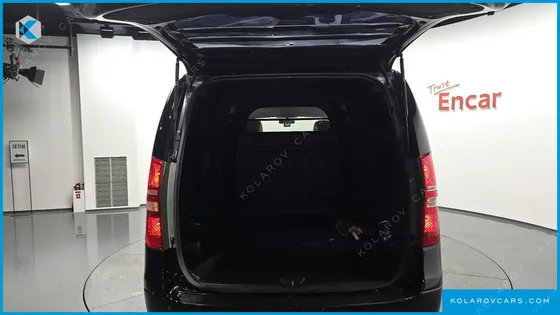 HYUNDAI STAREX VAN 5-SEATER