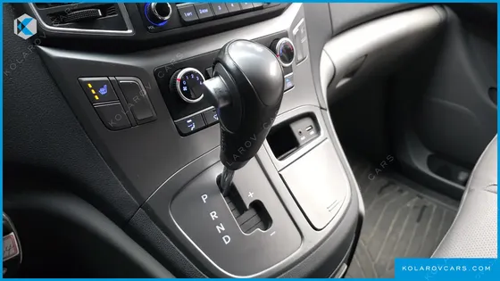 HYUNDAI STAREX VAN 3-SEATER