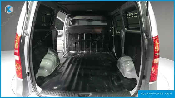 HYUNDAI STAREX VAN 3-SEATER