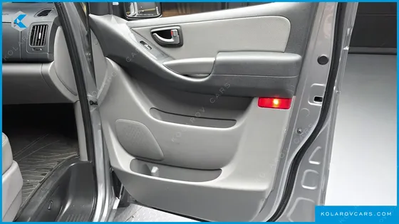 HYUNDAI STAREX VAN 3-SEATER