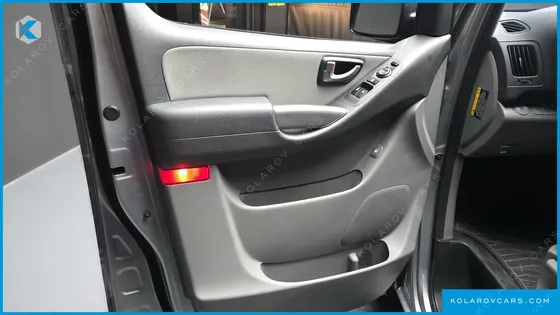 HYUNDAI STAREX VAN 3-SEATER