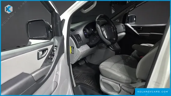 HYUNDAI STAREX VAN 3-SEATER