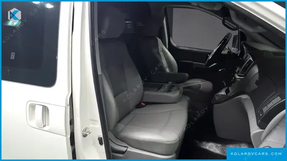 HYUNDAI STAREX VAN 3-SEATER