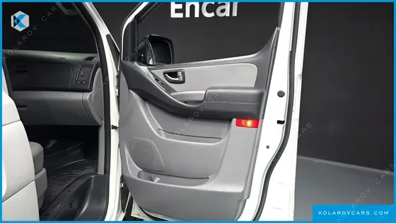 HYUNDAI STAREX VAN 3-SEATER