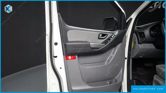 HYUNDAI STAREX VAN 3-SEATER